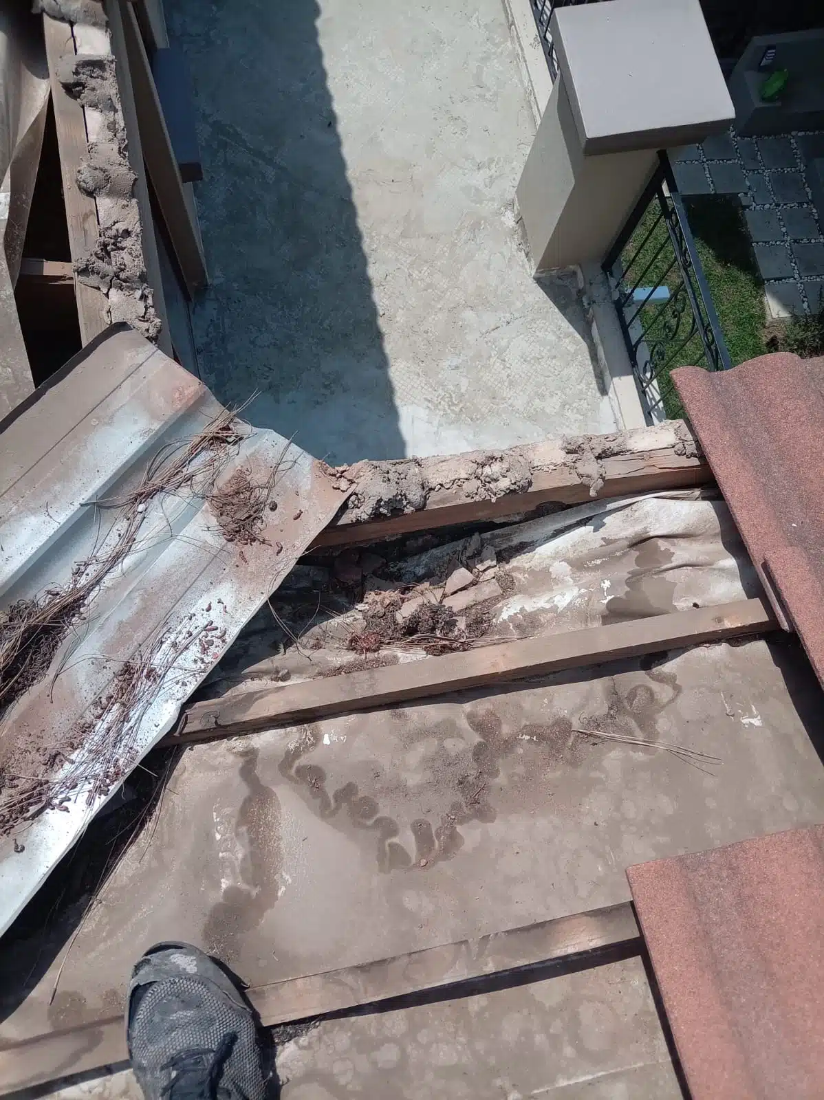 Leaking tiled roof repairs in Lone Hill, project photo 12